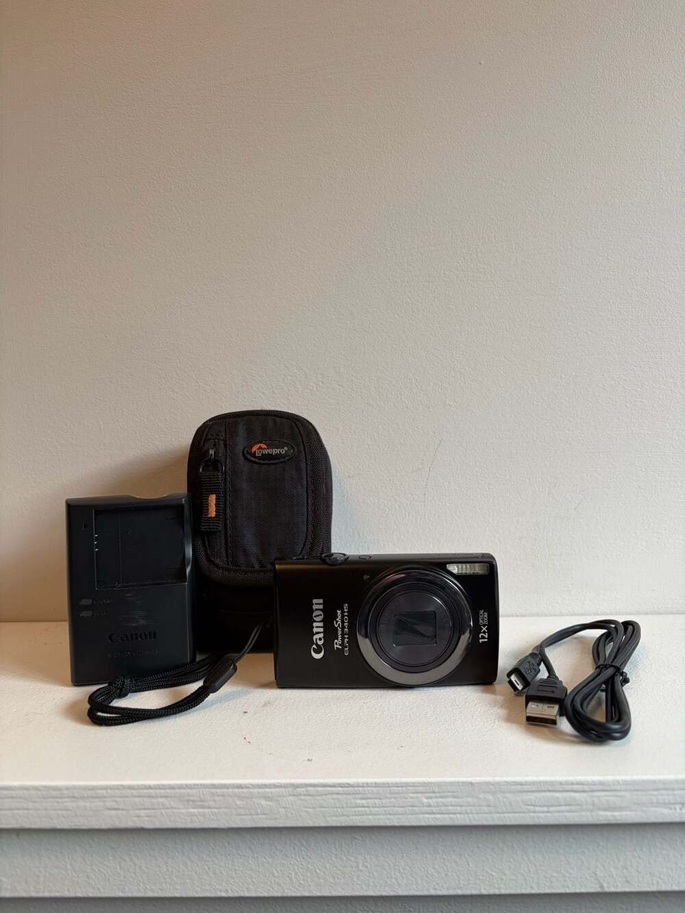 Canon PowerShot ELPH 340 HS Digital Camera Black with Case, Battery and Charger